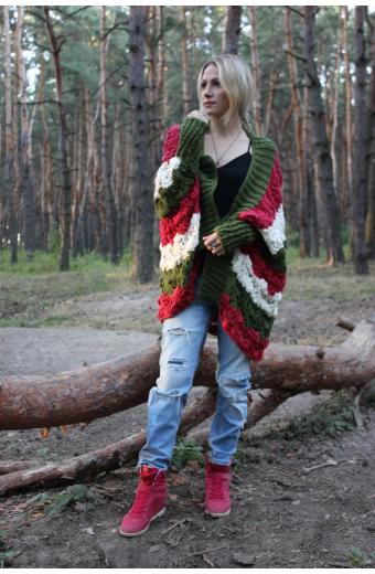 Cape oversized hand-knitted.